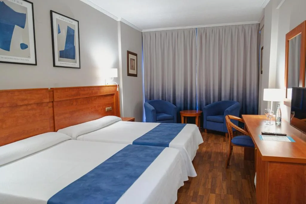 Familienzimmer (2 Erwachsene und 2 Kinder) — Port Denia
