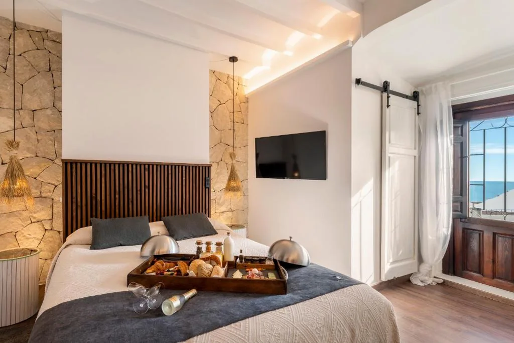 Suite Junior con vistas al mar — Porta Nova Suites Altea - Adults Only