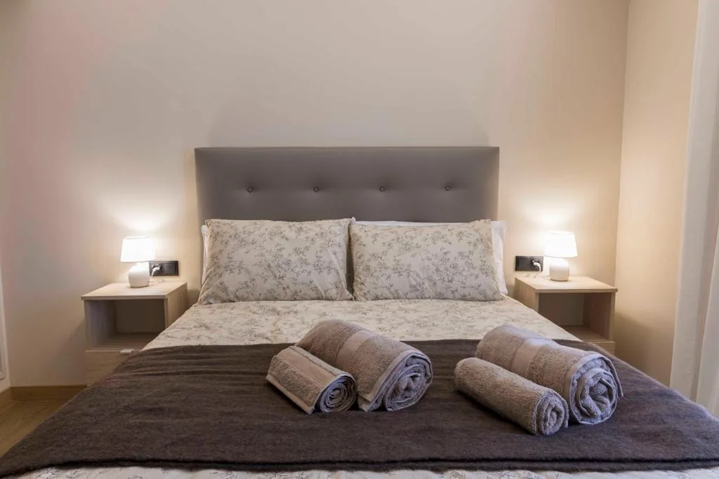 Chambre double avec baignoire spa — Portal Fosc Suites