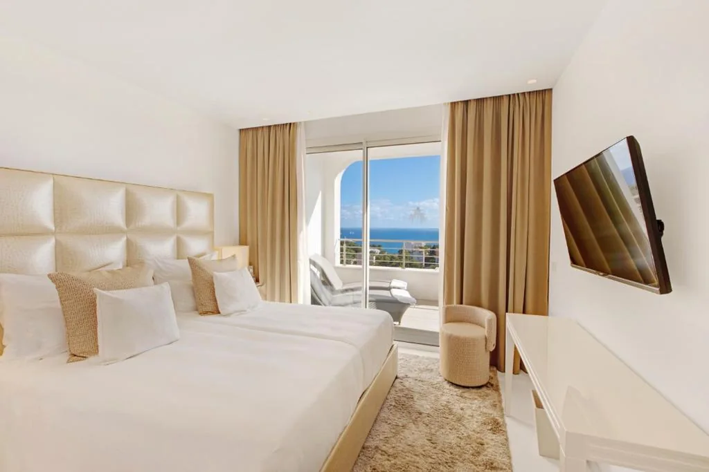 Ático com vista para o mar e mobiliário Fendi — Portals Hills Boutique Hotel