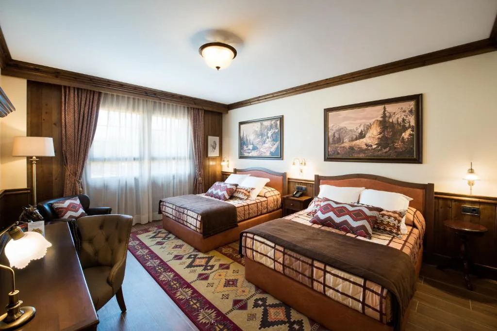 Habitación Deluxe con acceso a PortAventura Park (3 adultos + 1 niño) + 1 acceso a Ferrari Land — PortAventura Hotel Colorado Creek - Includes unlimited access to PortAventura Park & 1 access to Ferrari Land