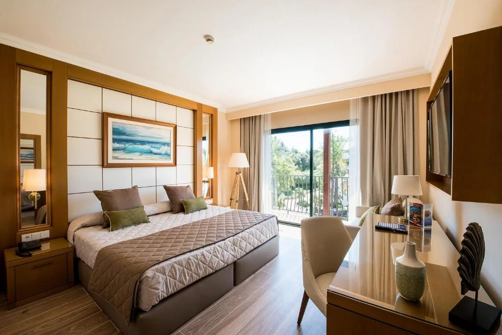 Standard Room with access to PortAventura Park (3 adults + 1 child) + 1 ticket to Ferrari Land — PortAventura Hotel PortAventura - Includes unlimited access to PortAventura Park & 1 access to Ferrari Land
