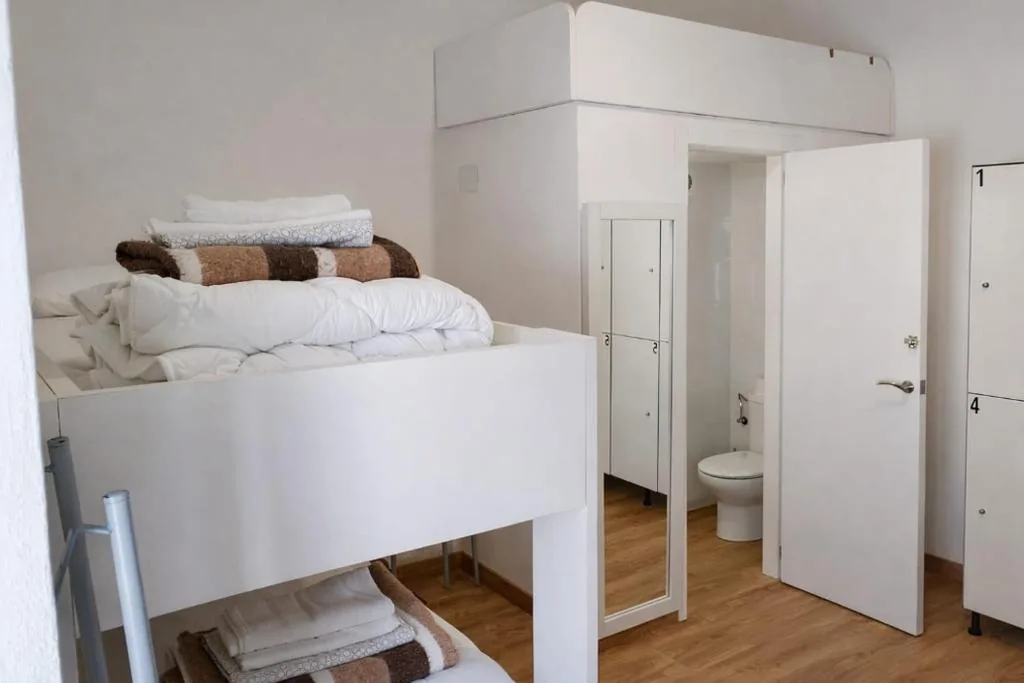 Bett im Vierbettzimmer — Pórtico del Azahín