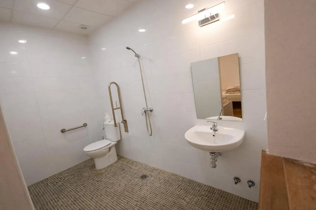 Doppelzimmer mit eigenem Bad — Pórtico del Azahín