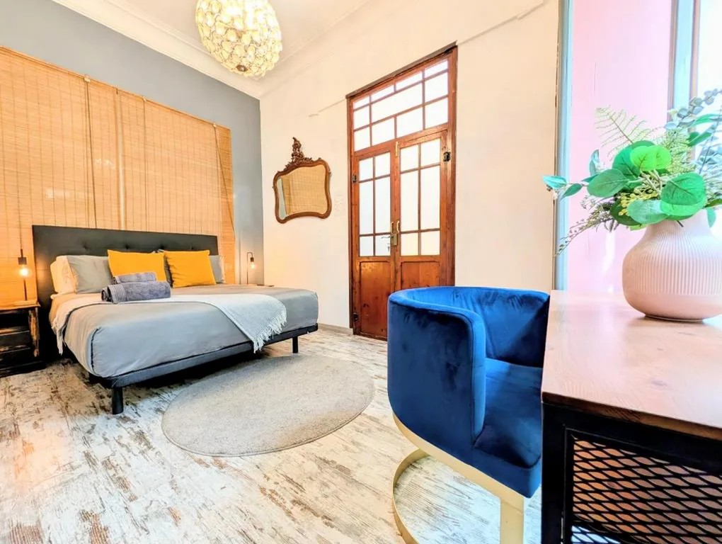 Habitación Doble con baño compartido — Portrait Boutique Guesthouse