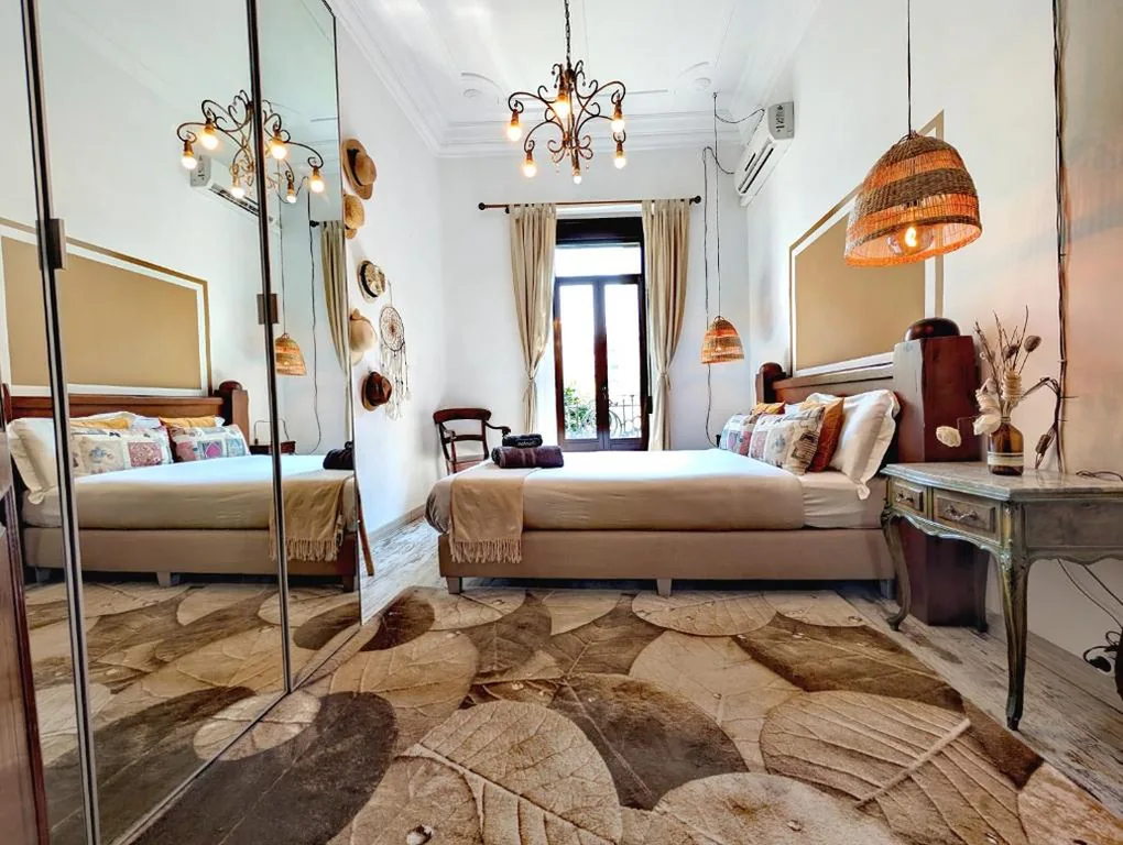 Habitación Doble con baño compartido — Portrait Boutique Guesthouse