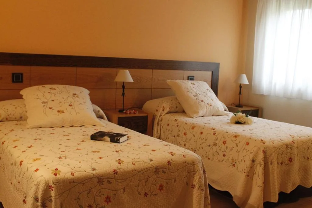 Double Room with Balcony - 2 Beds — Posada Campa
