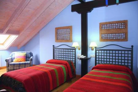 Habitación Doble con cama supletoria — Posada Casona de la Ventilla