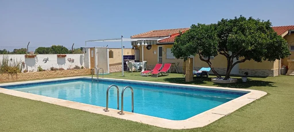 Doppelzimmer mit Poolblick — Posada Chloe Santiago