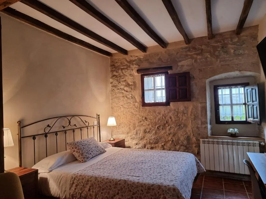Habitación Doble con baño privado — Posada Condado de la Mota