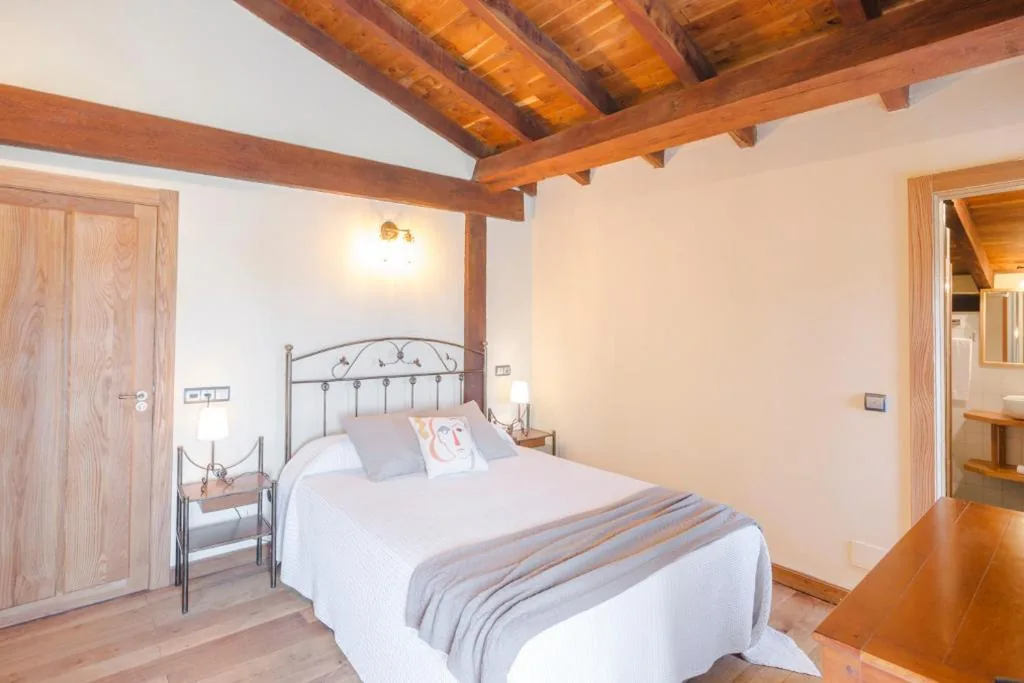Habitación Doble con baño privado — Posada Condado de la Mota