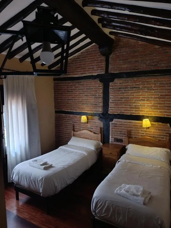 バルコニー付きツインルーム — Posada de Candelario
