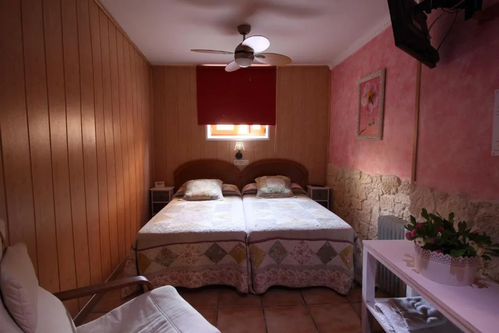 Camera doppia con bagno in comune - 2 letti — Posada de Peregrinos