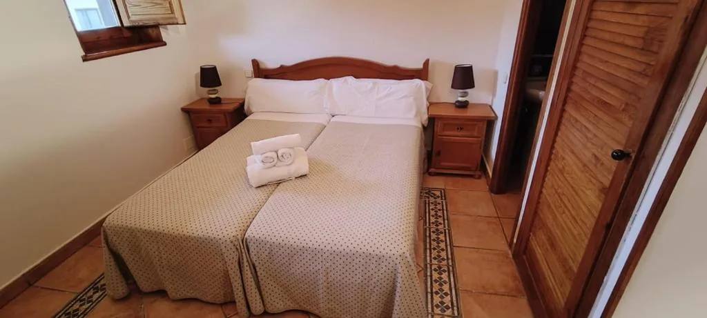 Doppelzimmer – 2 Betten — Posada de Serrada