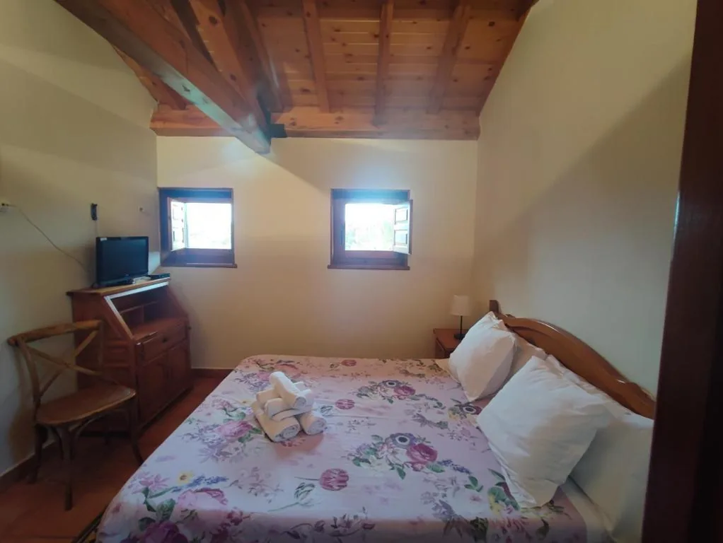 Doppelzimmer mit Bergblick — Posada de Serrada