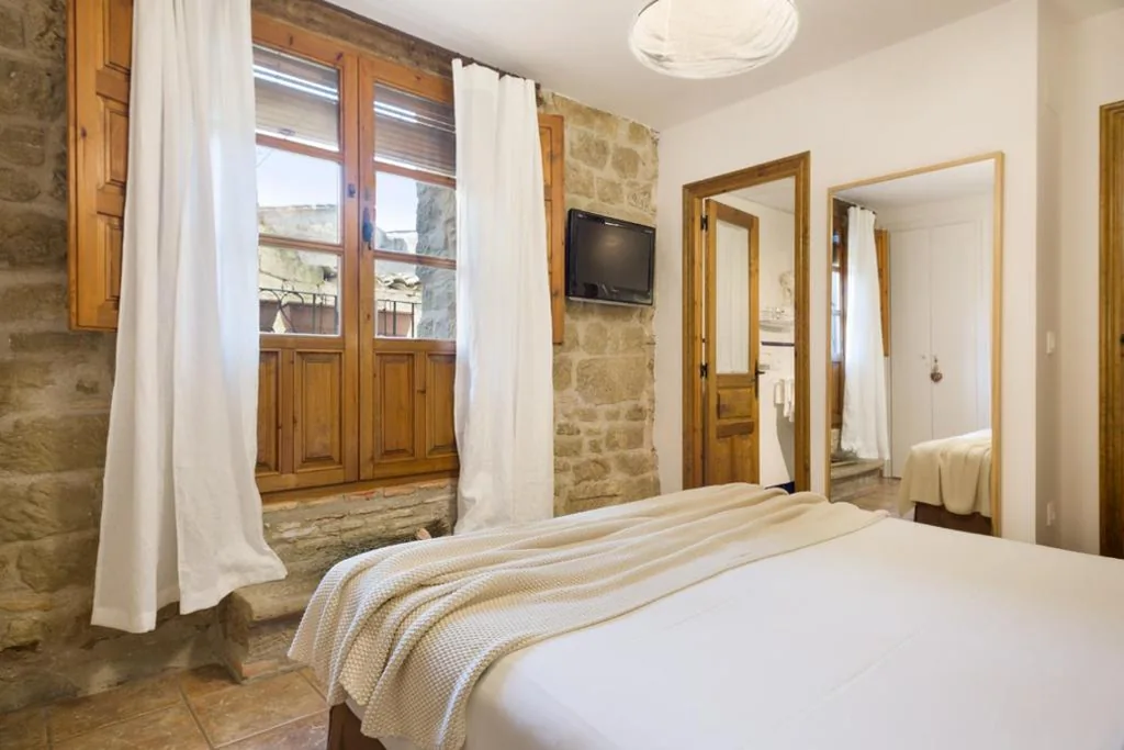 Doppelzimmer mit Balkon — Posada de Uncastillo