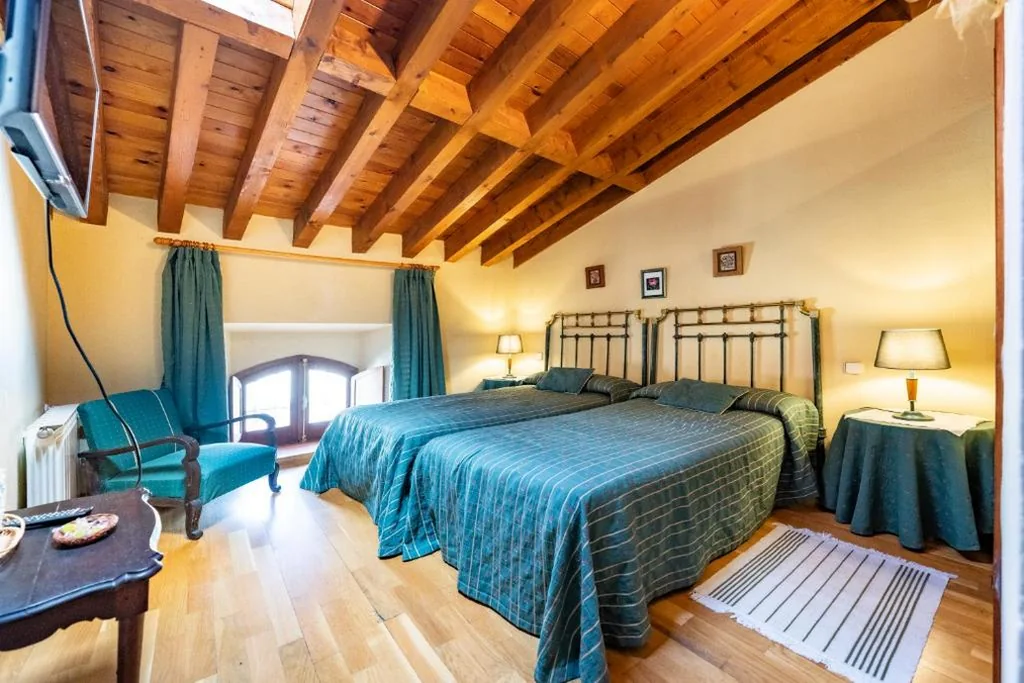 Tweepersoonskamer met badkamer - 2 bedden — Posada El Aprisco Manjirón