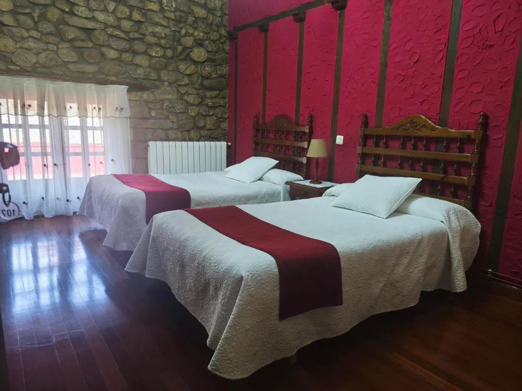 Standaard tweepersoonskamer met 2 bedden — Posada El Hondal