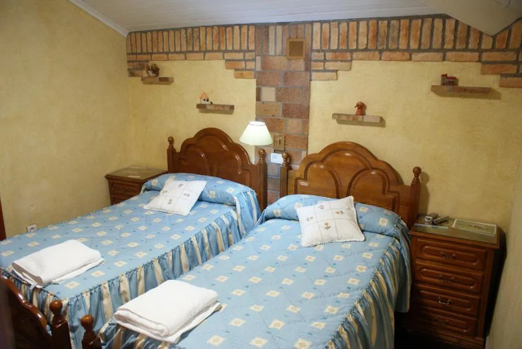 Double Room with Private Bathroom - 2 Beds — Posada el Mirador