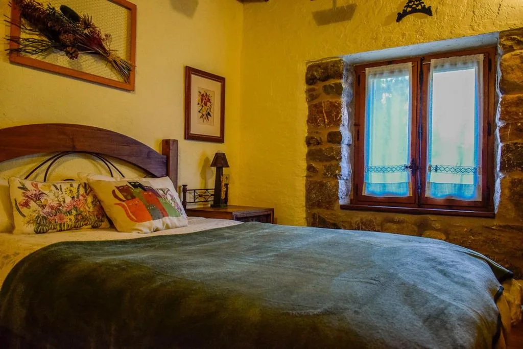 Habitación Doble con vistas a la montaña - 1 o 2 camas — Posada El Rincón de Babia