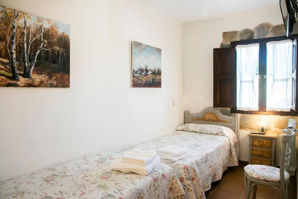 Habitación Doble con baño privado - 1 o 2 camas — Posada El Tesin