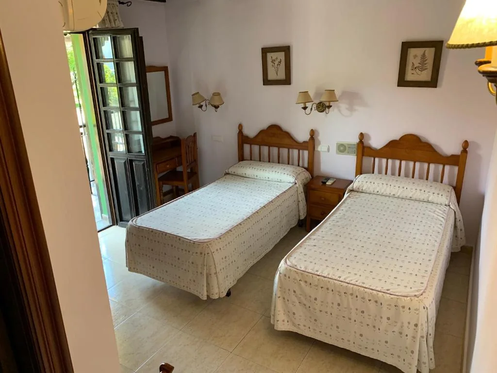 Habitación Doble con baño privado - 2 camas — Posada el Tocinero