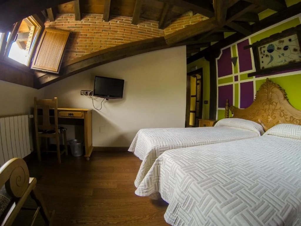Habitación Doble con baño privado - 2 camas — Posada La Braniza
