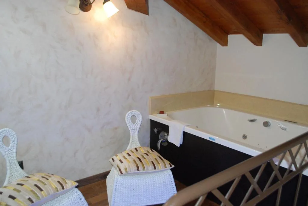 Suite Deluxe con vasca idromassaggio — Posada La Fabula
