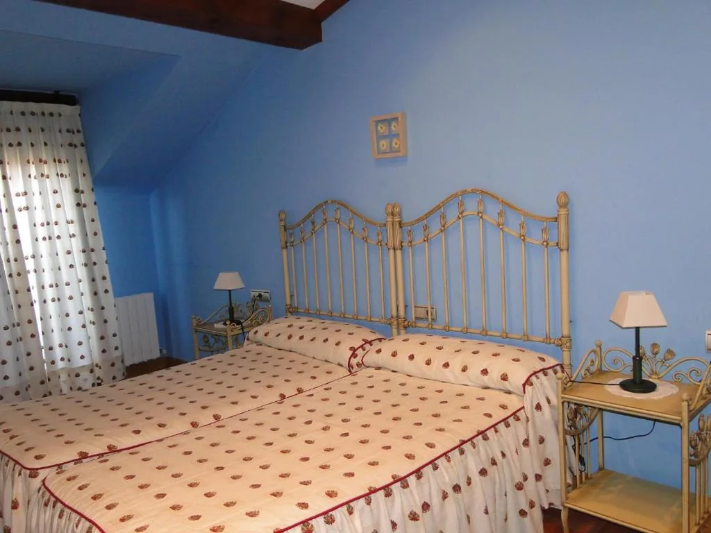 Tweepersoonskamer met extra bed - 2 bedden — Posada La Mies