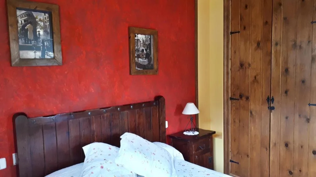 Quarto Familiar com Vista para a Montanha — Posada La Vieja Escuela Valles Pasiegos
