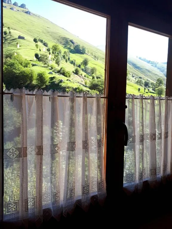 Quarto Familiar com Vista para a Montanha — Posada La Vieja Escuela Valles Pasiegos