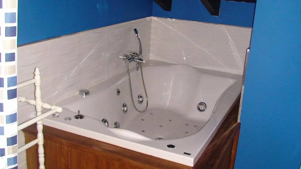 Camera quadrupla con bagno privato — Posada Las Tres Mentiras de Santillana del Mar