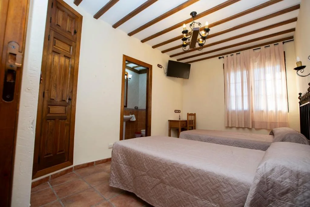 Chambre double avec salle de bains privative — POSADA LEPANTO