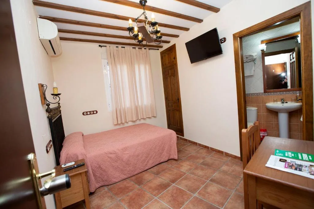 Chambre double avec salle de bains privative — POSADA LEPANTO