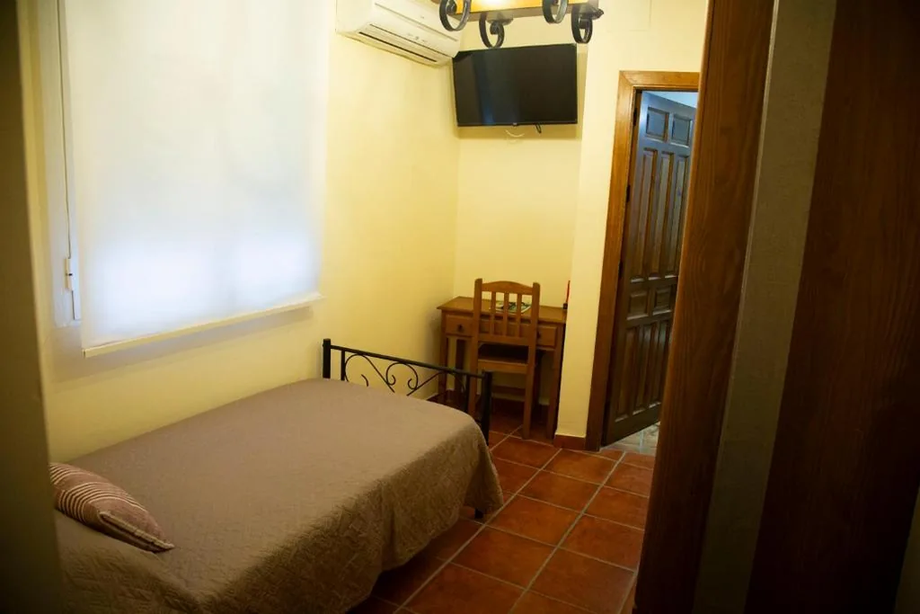 Chambre individuelle avec salle de bains privative — POSADA LEPANTO