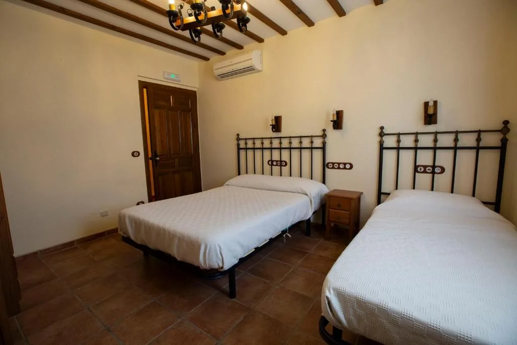 Chambre triple avec salle de bains privative — POSADA LEPANTO