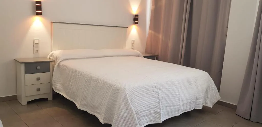 Deluxe-Doppelzimmer mit Zustellbett — Posada Maria Santa Pola
