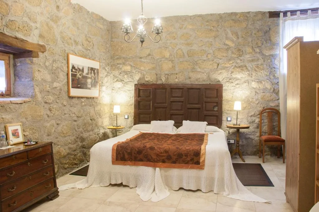 Suite con bañera de hidromasaje — Posada Palacio Manjabalago