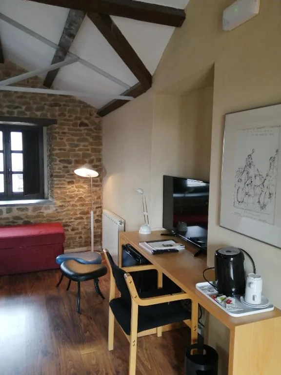 Suite con vistas a la ciudad — Posada Real de Las Misas