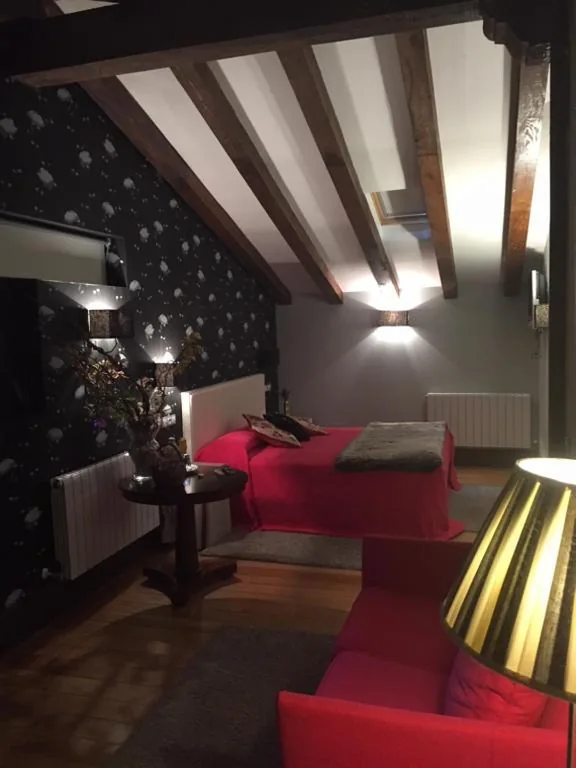 Suite Deluxe con cama extragrande — Posada Real Torre Berrueza