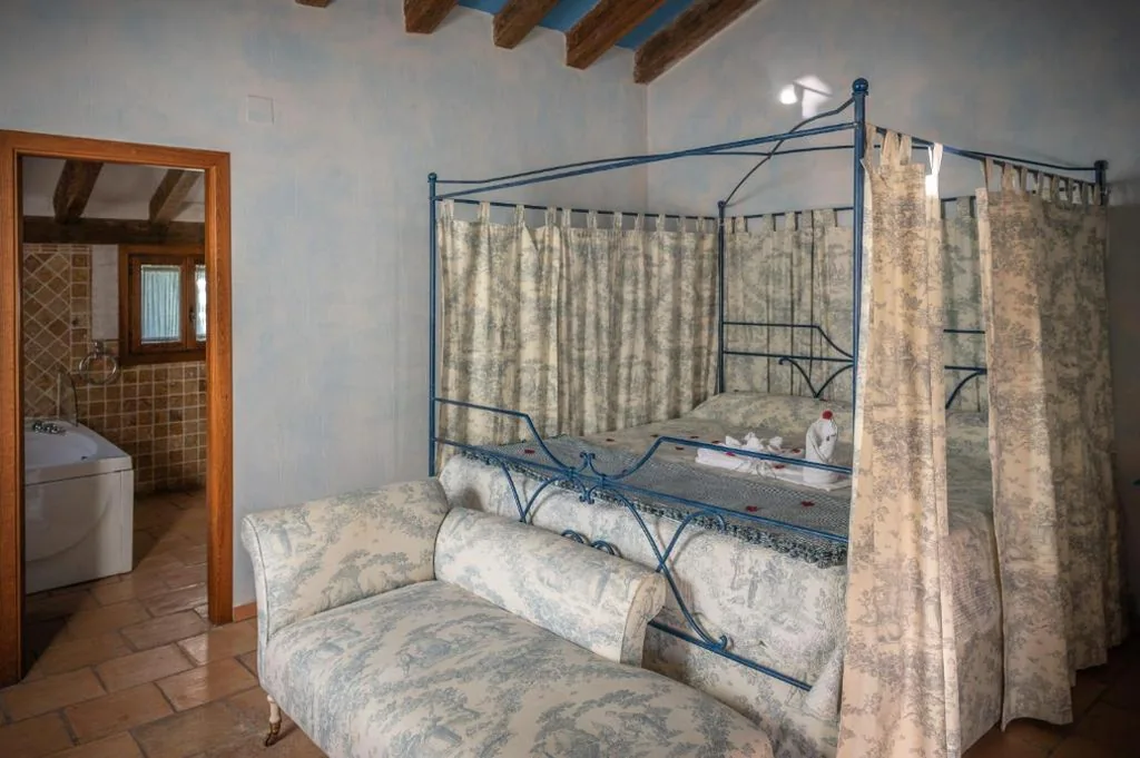 Deluxe-Suite mit Whirlpool — Posada Restaurante Fuenteplateada