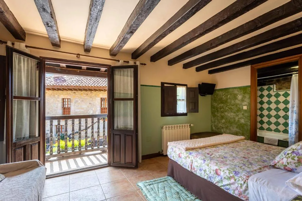 Doppelzimmer mit Balkon — POSADA RURAL SIERRA de IBIO
