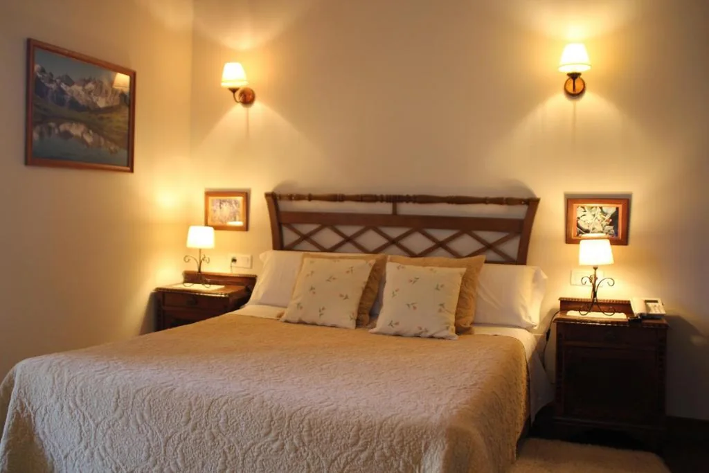 Superior tweepersoonskamer met terras - 1 of 2 bedden — Posada San Pelayo