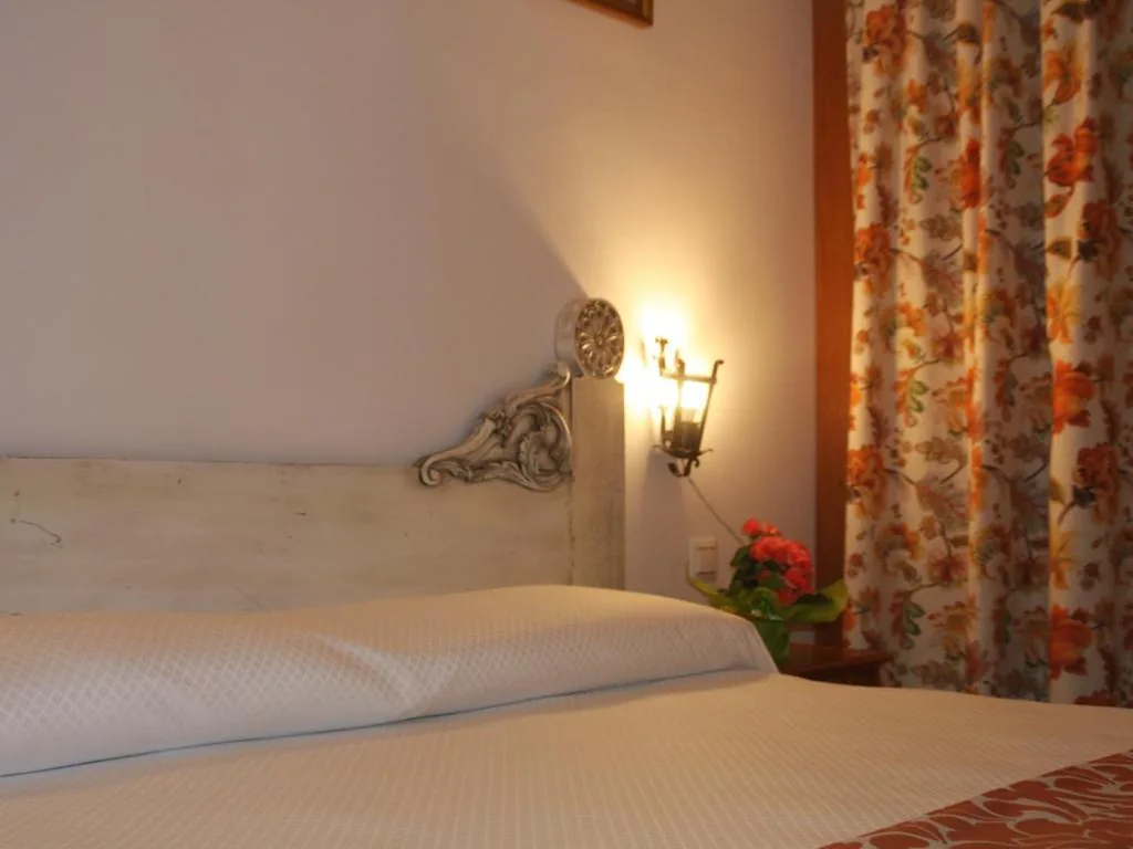 Habitación Doble con balcón — Posada y Apartamentos Trebuesto de Guriezo