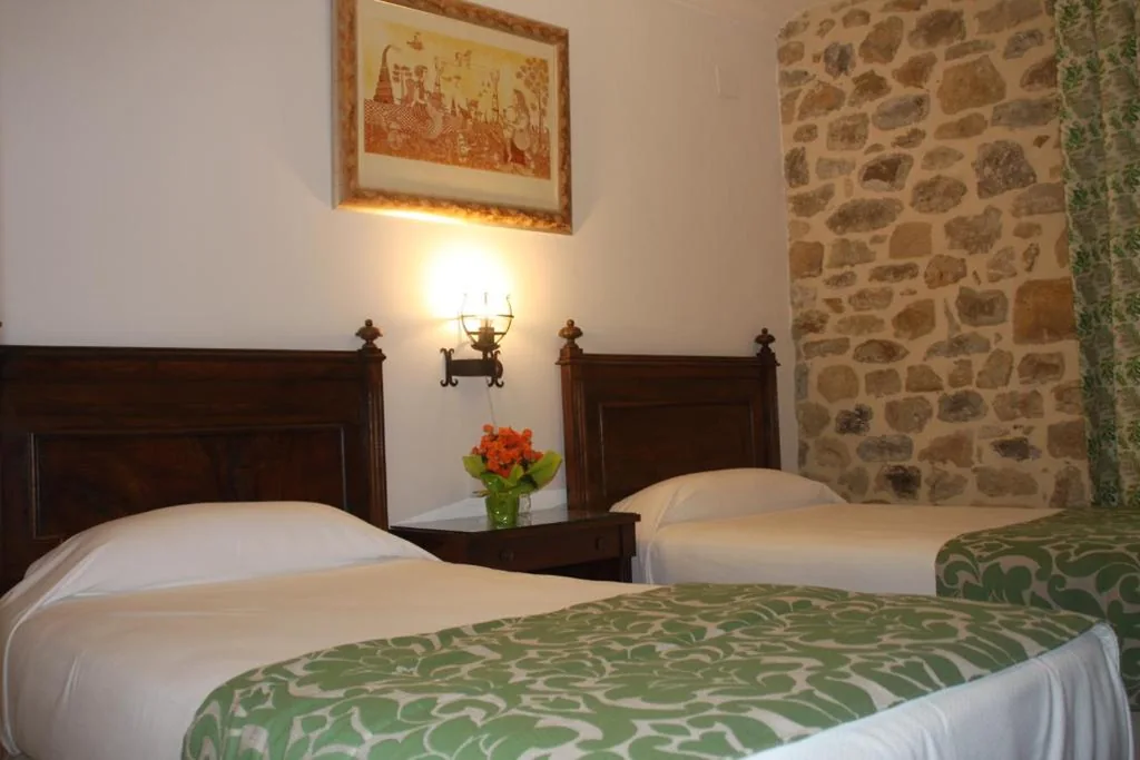 Habitación Doble Estándar - 2 camas — Posada y Apartamentos Trebuesto de Guriezo
