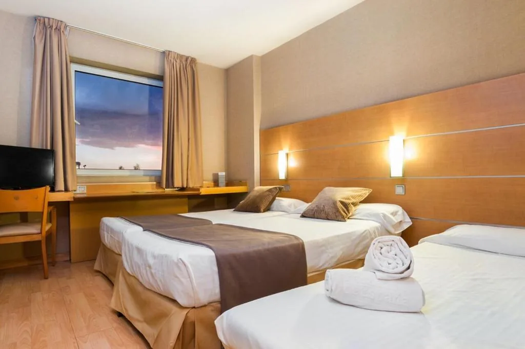 Doppelzimmer mit Zustellbett (2 Erwachsene + 1 Kind) — Posadas de España Pinto