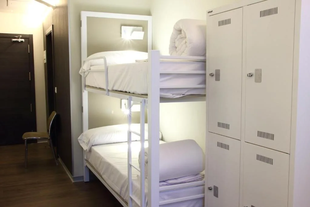 男女共用4・6・8人用相部屋のDeluxe二段ベッド（専用バスルーム） — Poshtel Bilbao - Premium Hostel