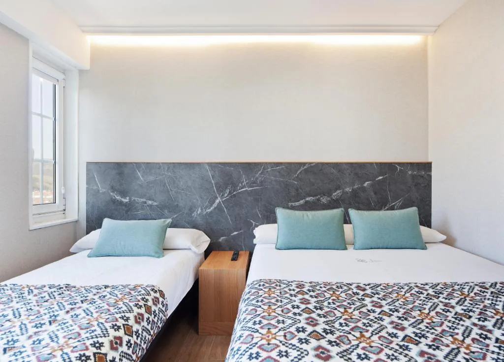 Tweepersoonskamer met extra bed — PR 25 de Julio