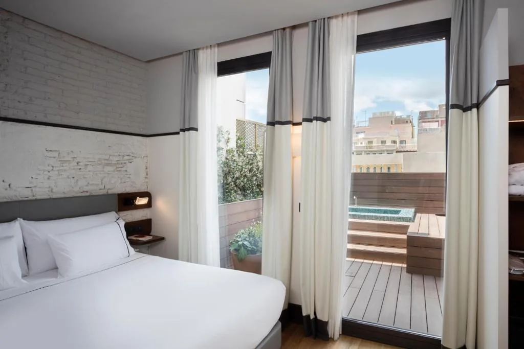 Quarto Duplo Superior com Banheira Exterior — Praktik Èssens
