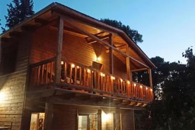 Preciosa cabaña con jardín y barbacoa — Foto 9